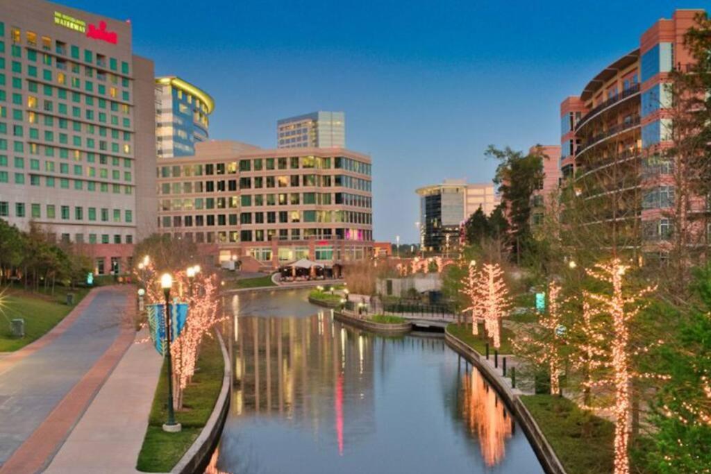 Luxury Living Lakeside - Atrium View The Woodlands Exterior foto