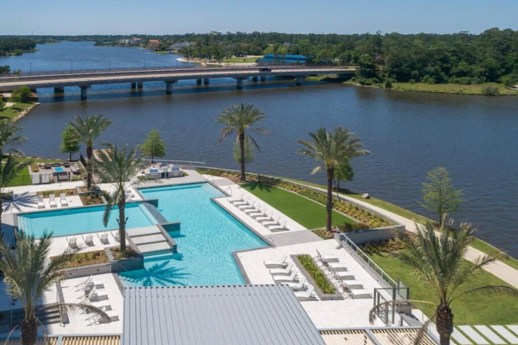 Luxury Living Lakeside - Atrium View The Woodlands Exterior foto