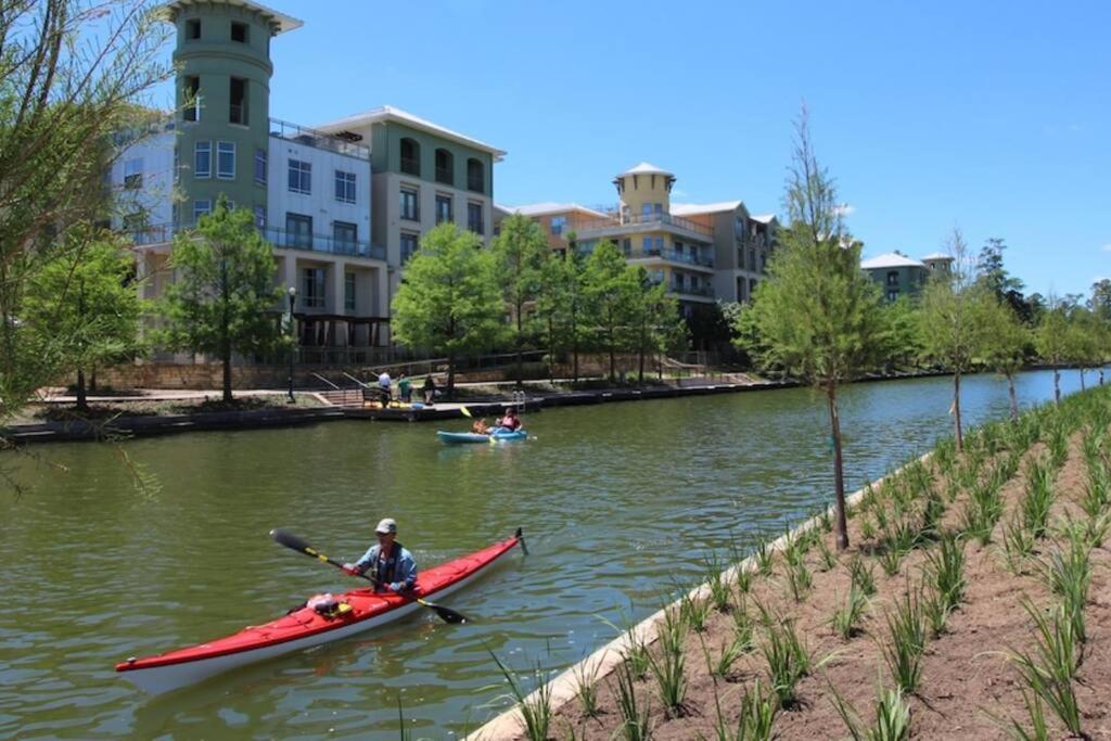 Luxury Living Lakeside - Atrium View The Woodlands Exterior foto